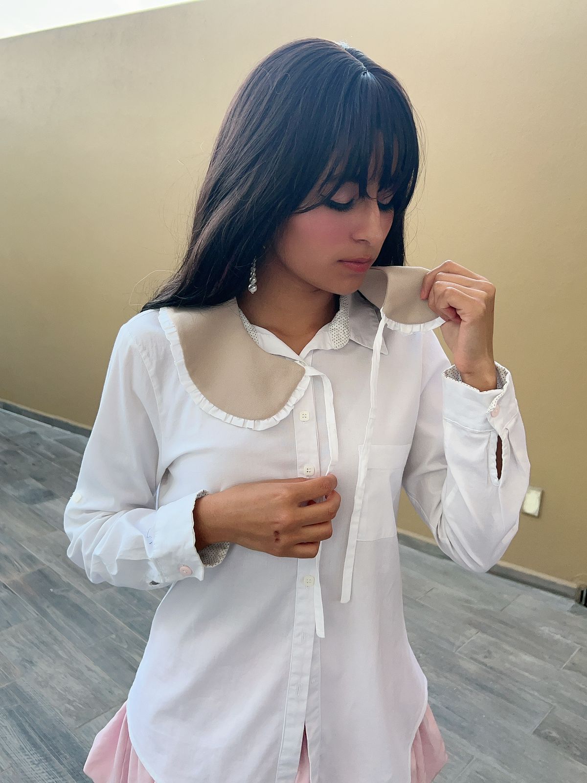 Cuello desmontable Amaryllis color beige